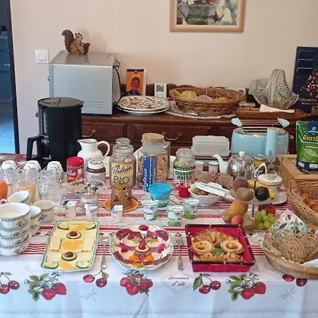 Les Ecureuils לינה וארוחת בוקר Revin (Ardennes)